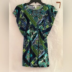 LADIES GREEN, BLUE, BLACK & WHITE TOP